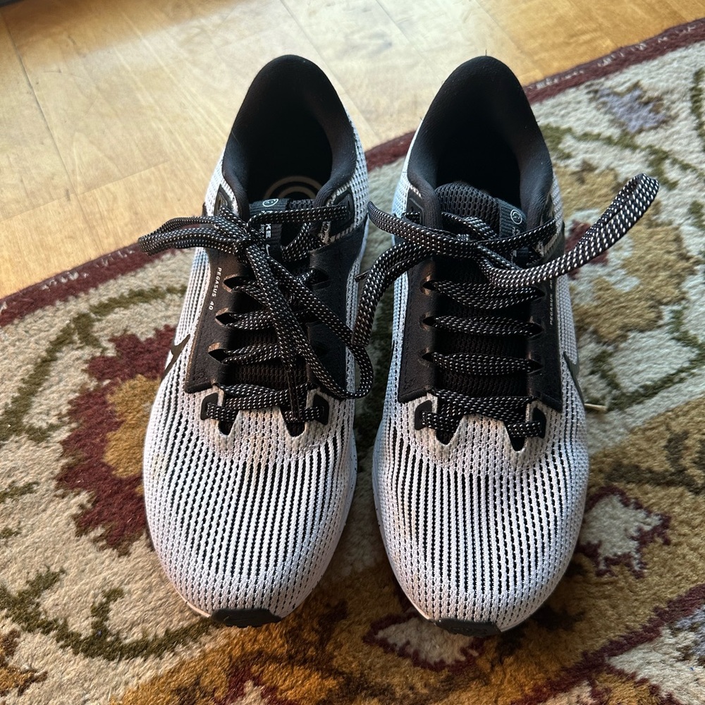 Nike Pegasus 40 Running Sneakers - Picture 2 of 9